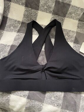 Fabletics New Black Oasis Twist-Front Cross-Back Sports Bra